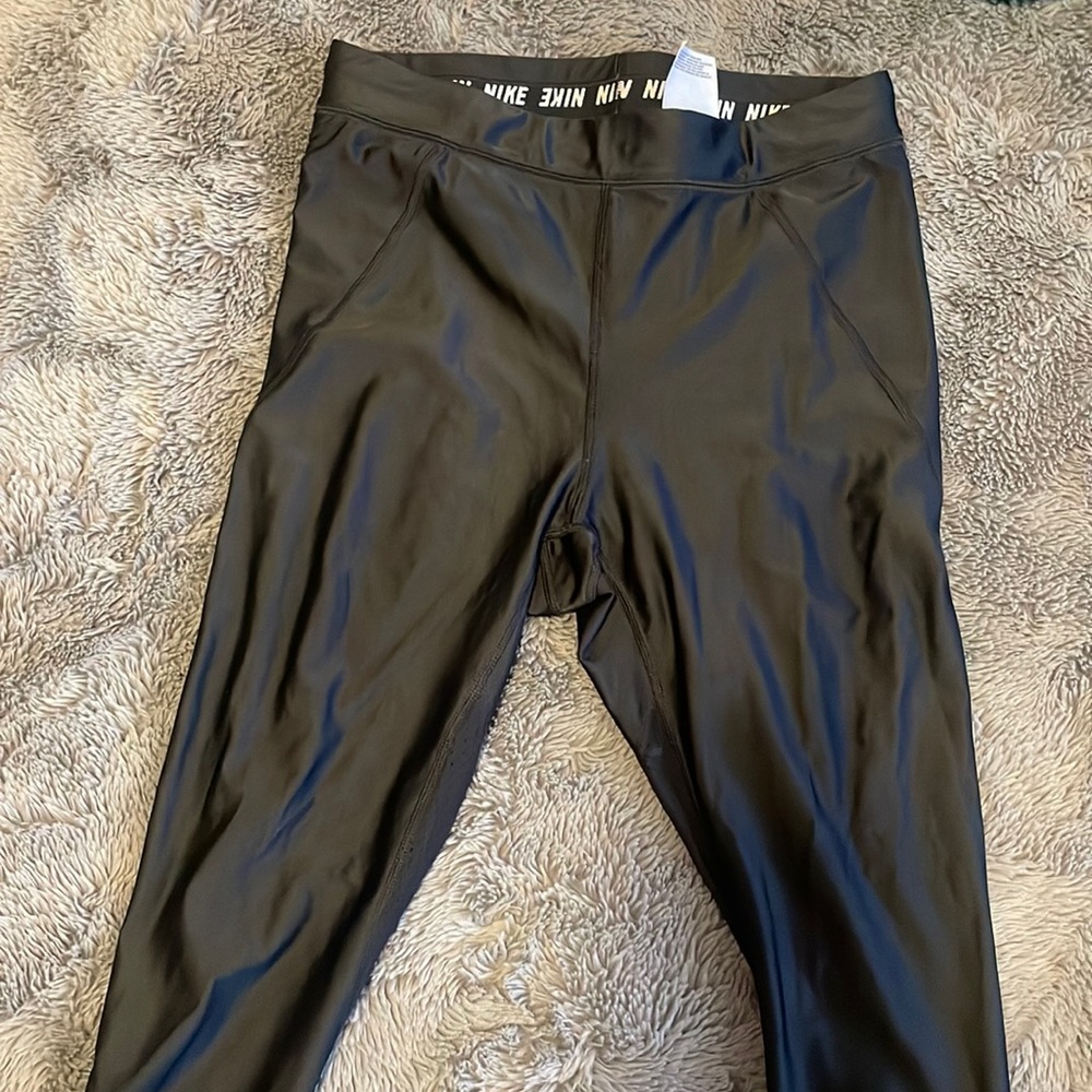 Black Nike leggings